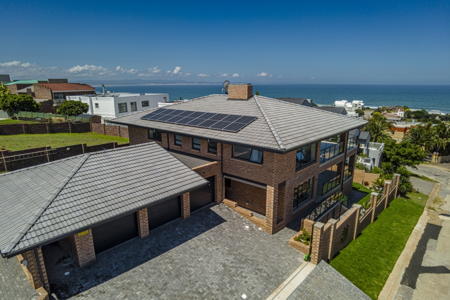 4 Bedroom Property for Sale in Wavecrest Eastern Cape